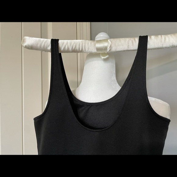 H&M Plain black dress with scooped neck - Picture 2 of 2